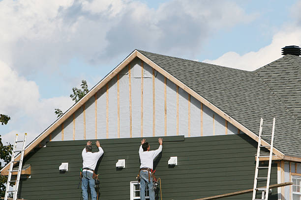 Professional Siding technician working in Shawboro, NC